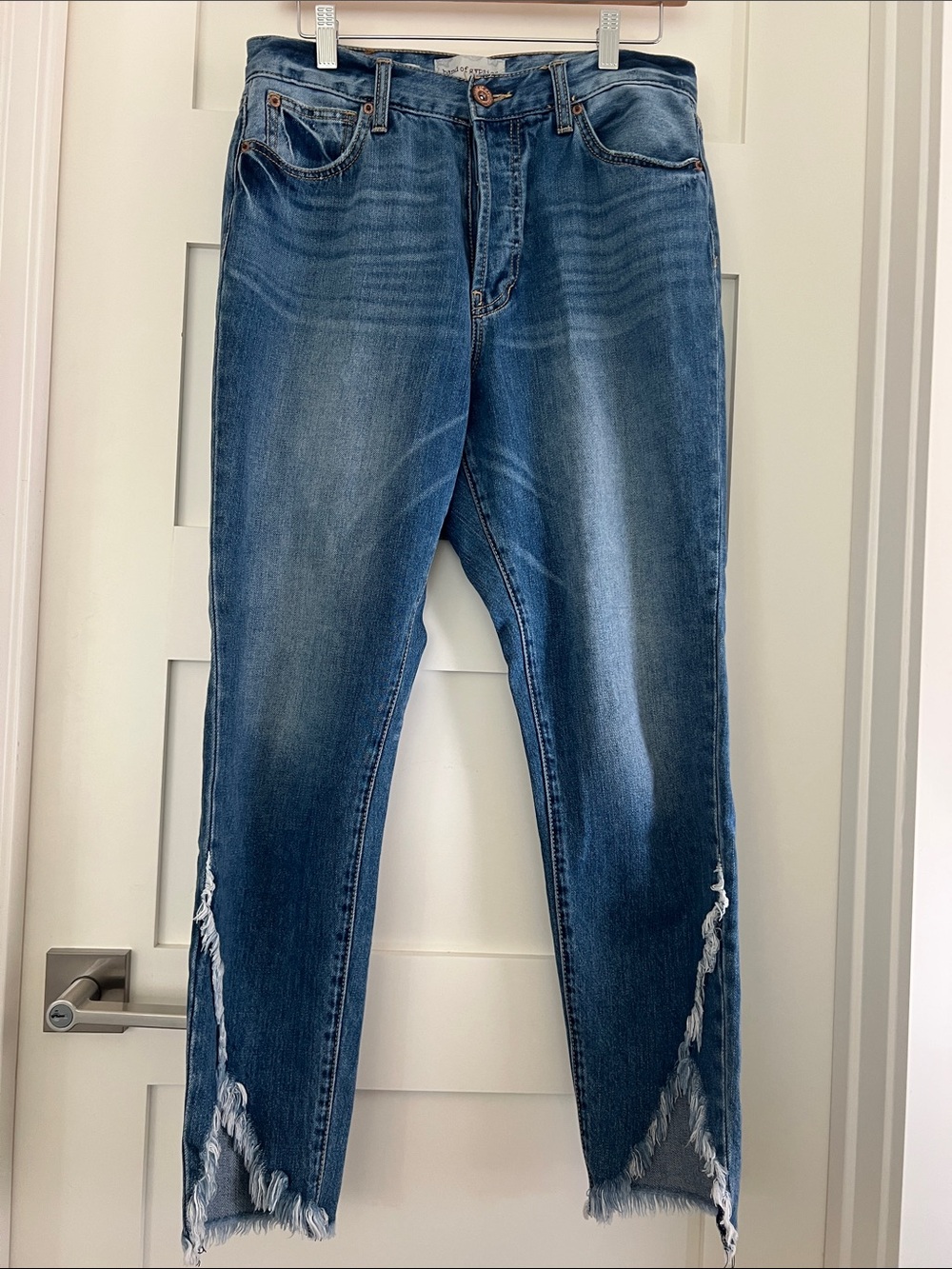 Band of Gypsies Distressed Ankle Crop Jeans in Blue